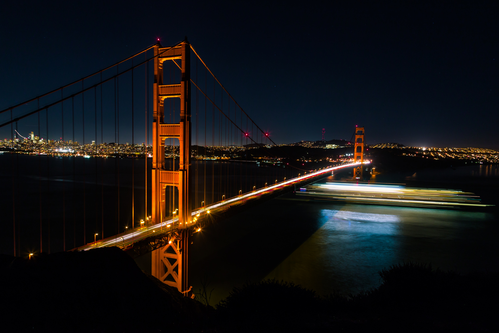 Golden Gate Bridge at night