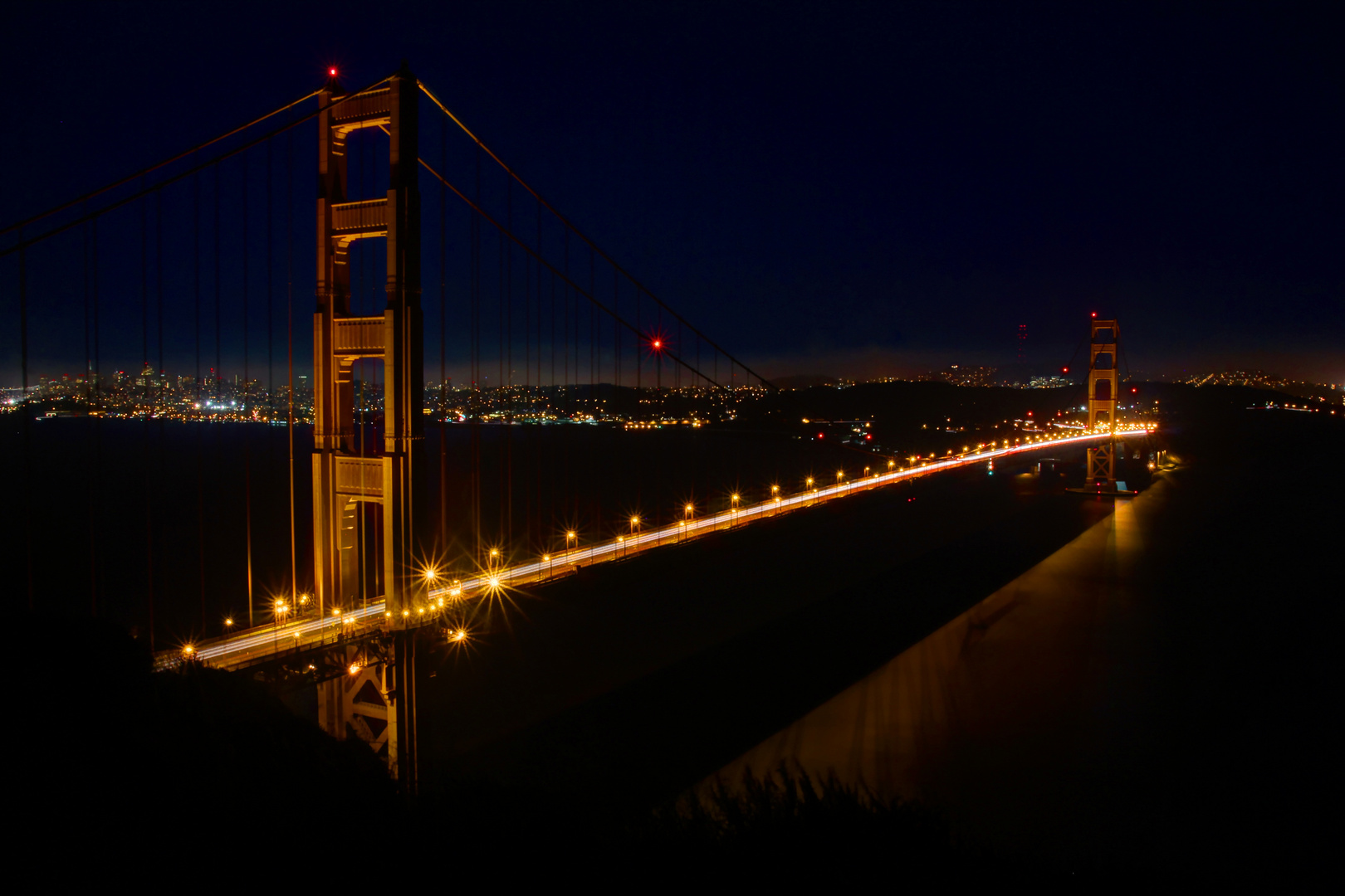 Golden Gate Bridge bei Nacht