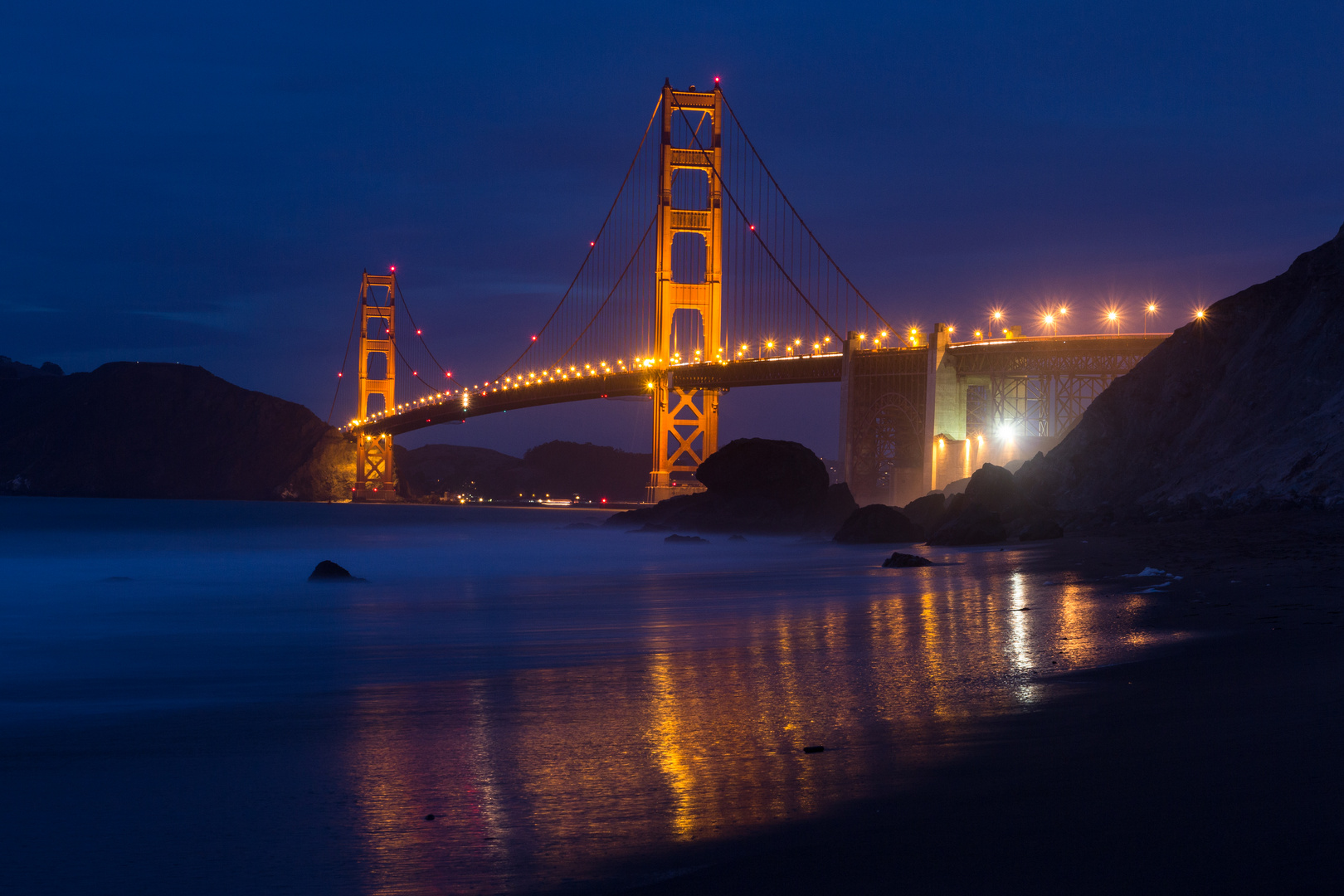 Golden Gate Bridge by night