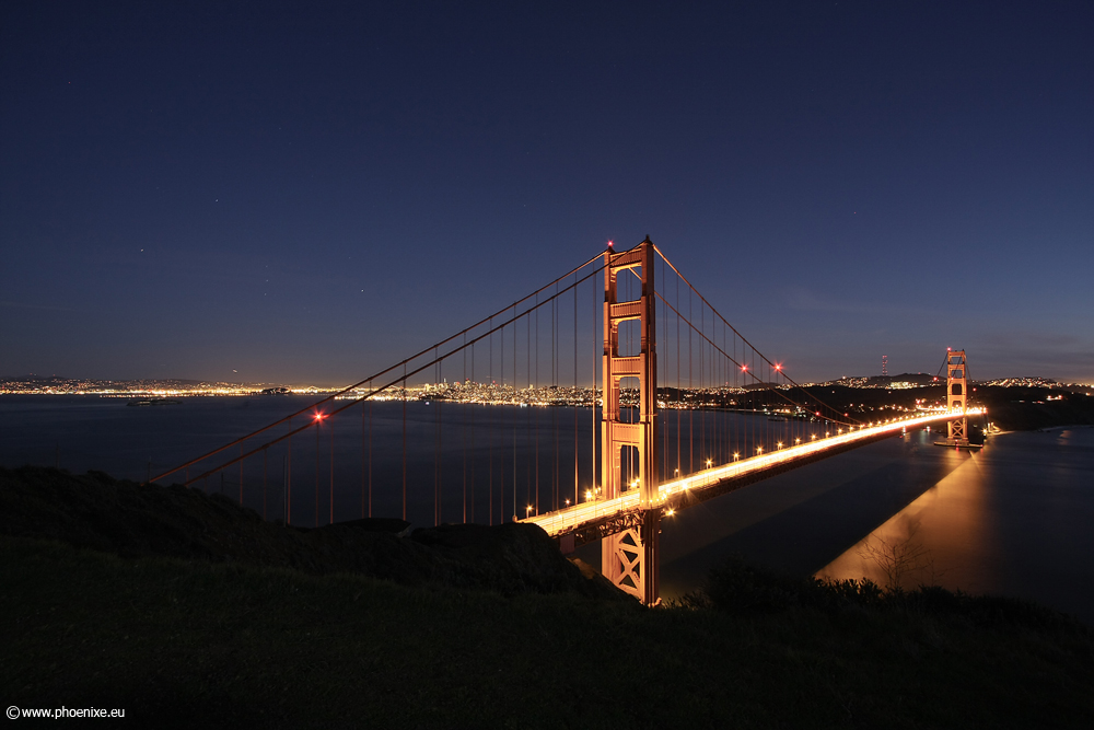 [...Golden Gate Bridge by night...]