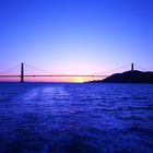 Golden Gate Bridge in blau getaucht