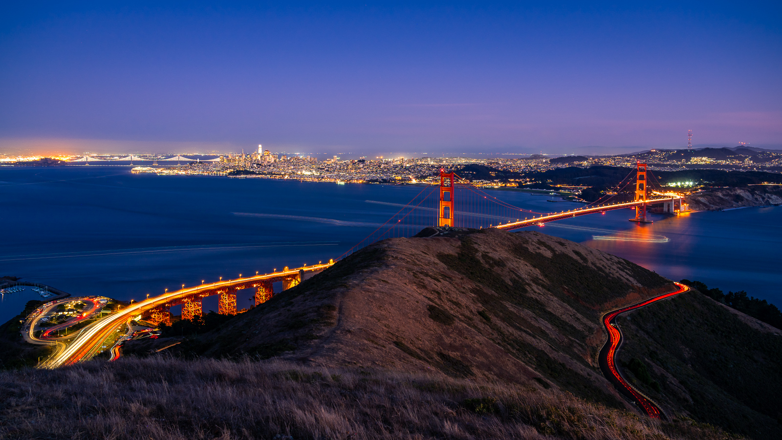 Golden Gate Bridge zur Blauen Stunde