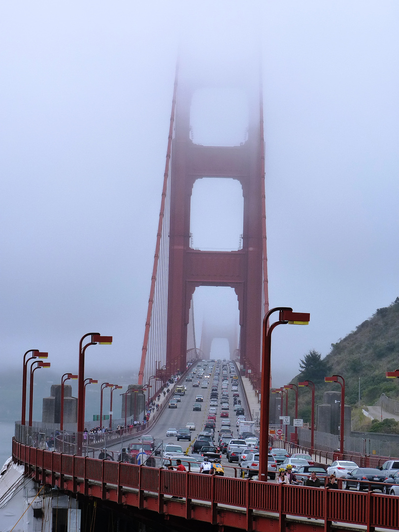 Golden Gate - frontal, USA 2011