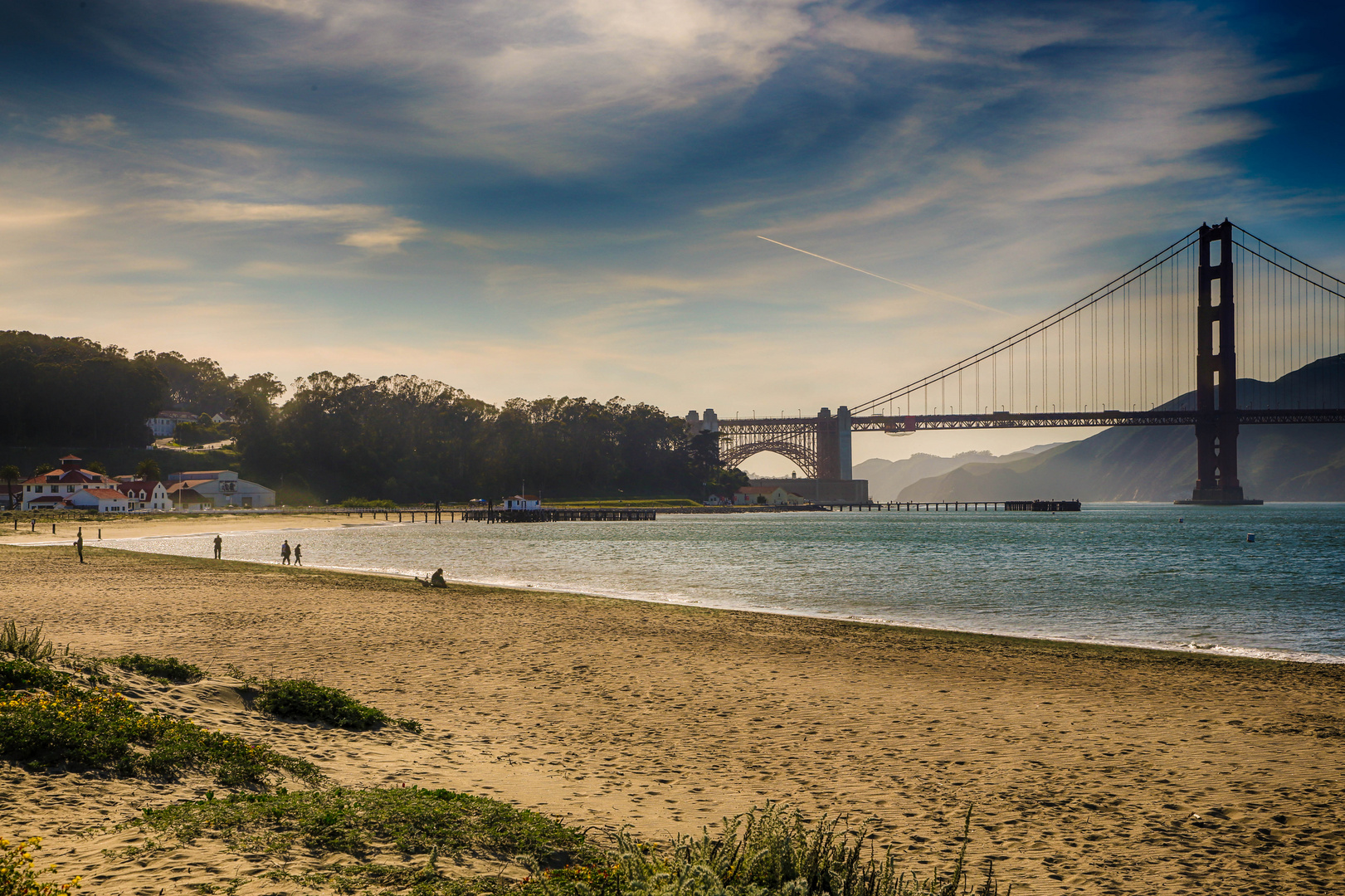 Golden Gate mit Fort Point vom Crissy Field aus