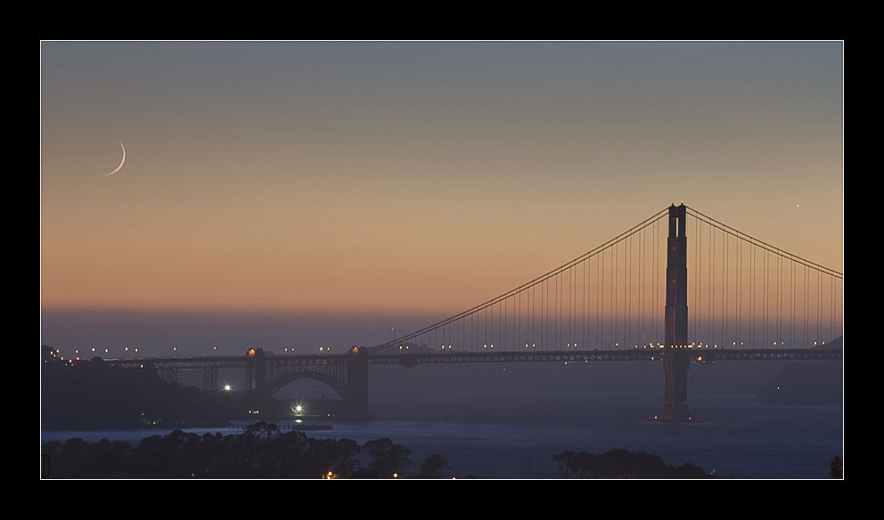 Golden Gate mit Mond