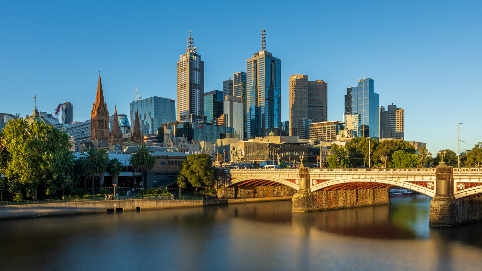 Golden hour in the centre of Melbourne