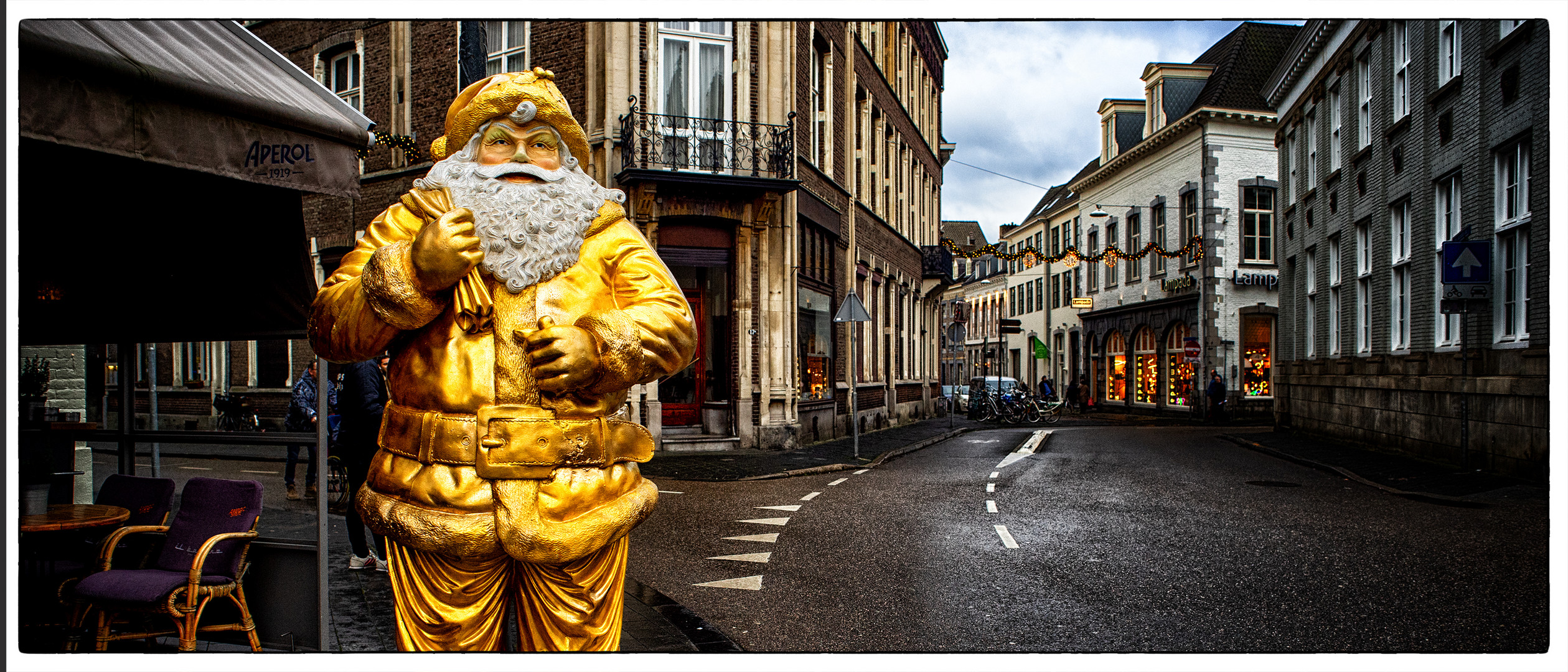 golden santa