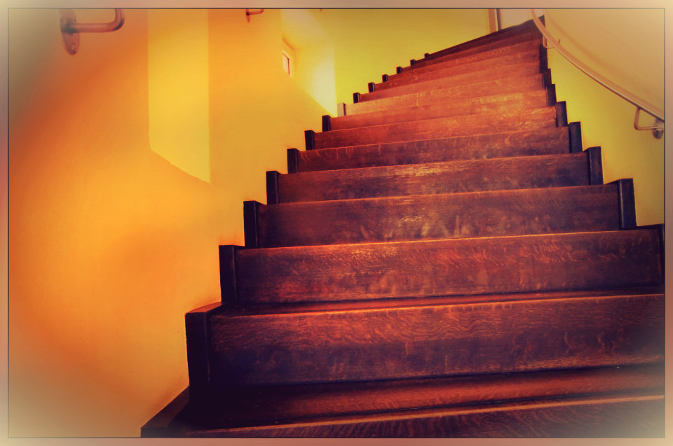 golden stair von Davina. 