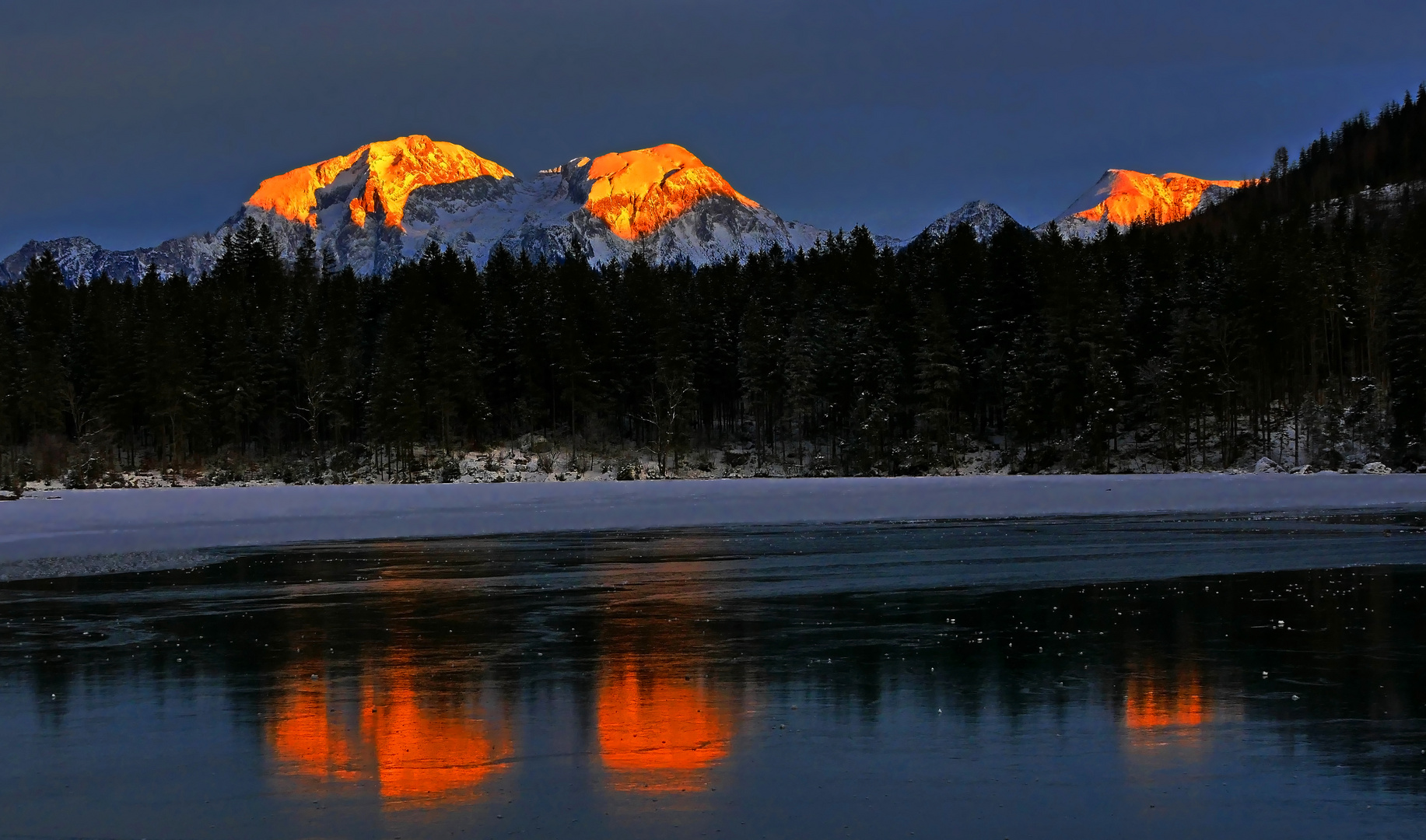 Goldene Bergzeit im Abendlicht