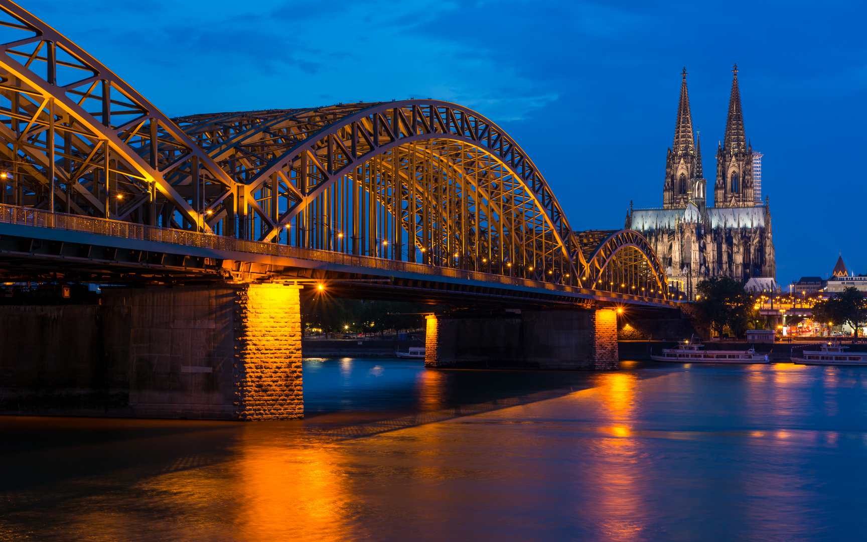 Goldene Brücke und blauer Dom