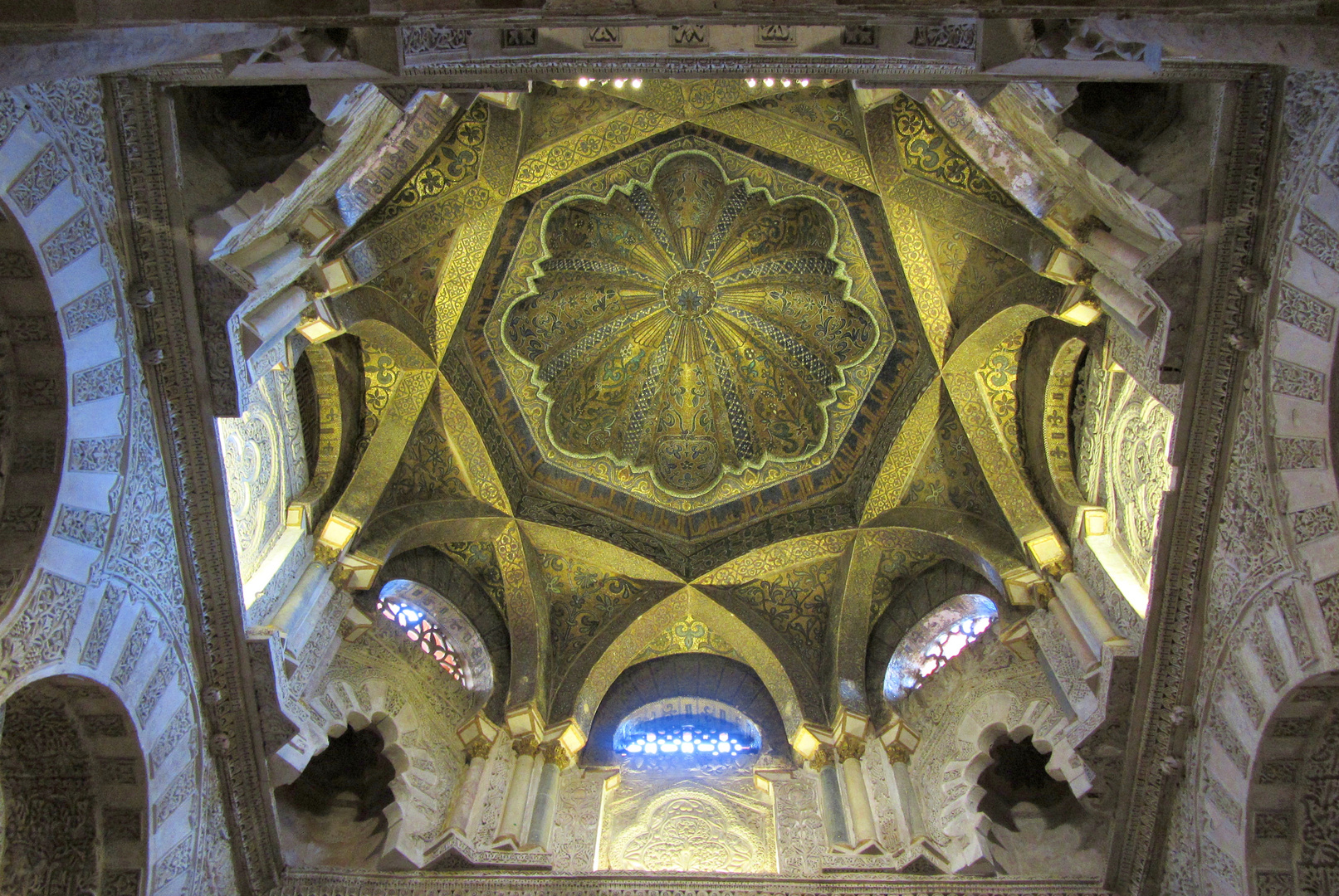 Goldene Kuppel der Moschee in der Mezquita-Catedral de Córdoba