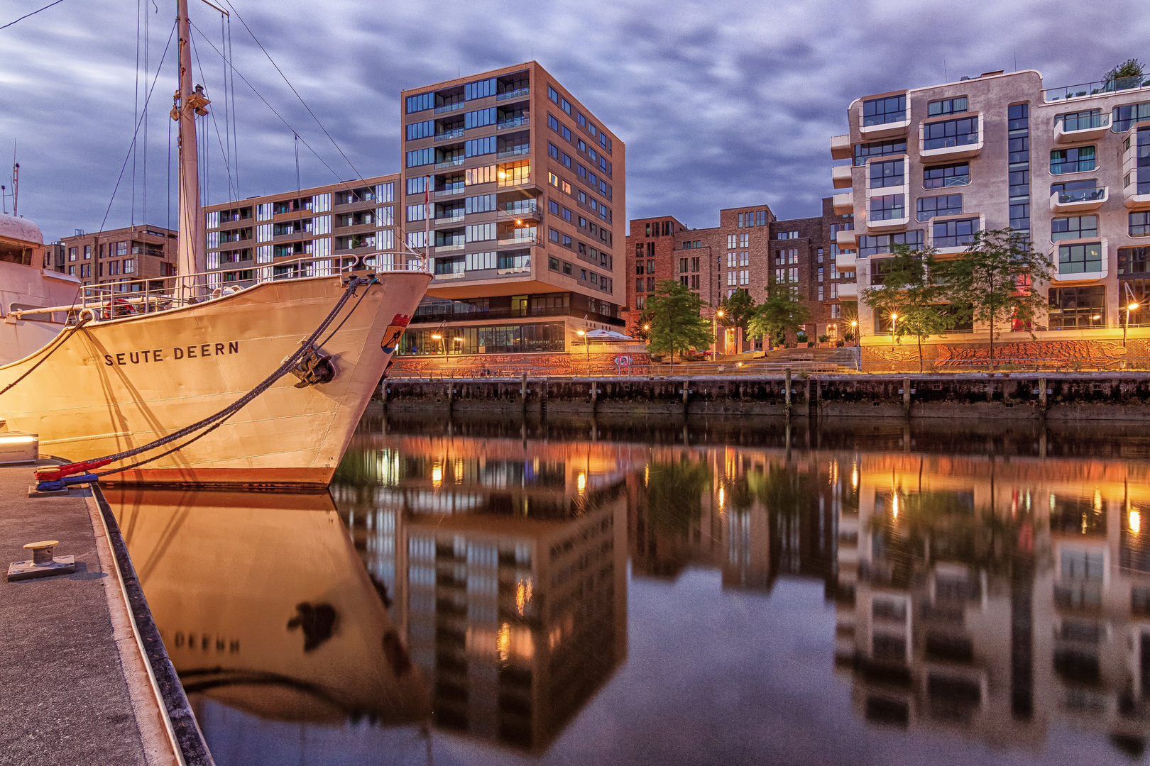 Goldene Licht über HafenCity