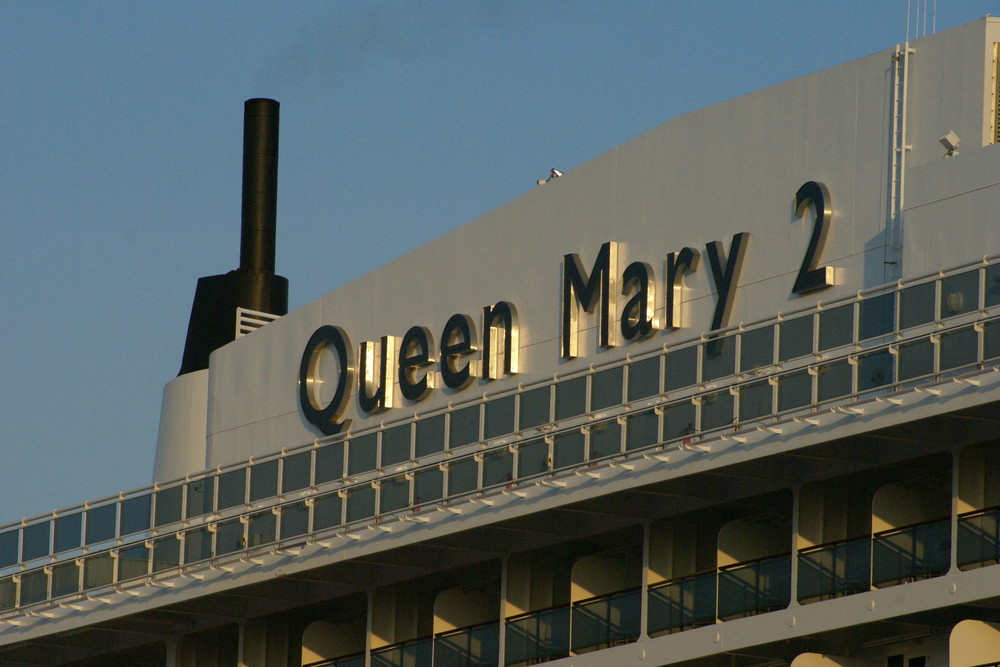 "Goldene" Queen Mary 2 - bei den Hamburg Cruise Days ...