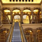 "Goldene Rolltreppe" zum Konsum