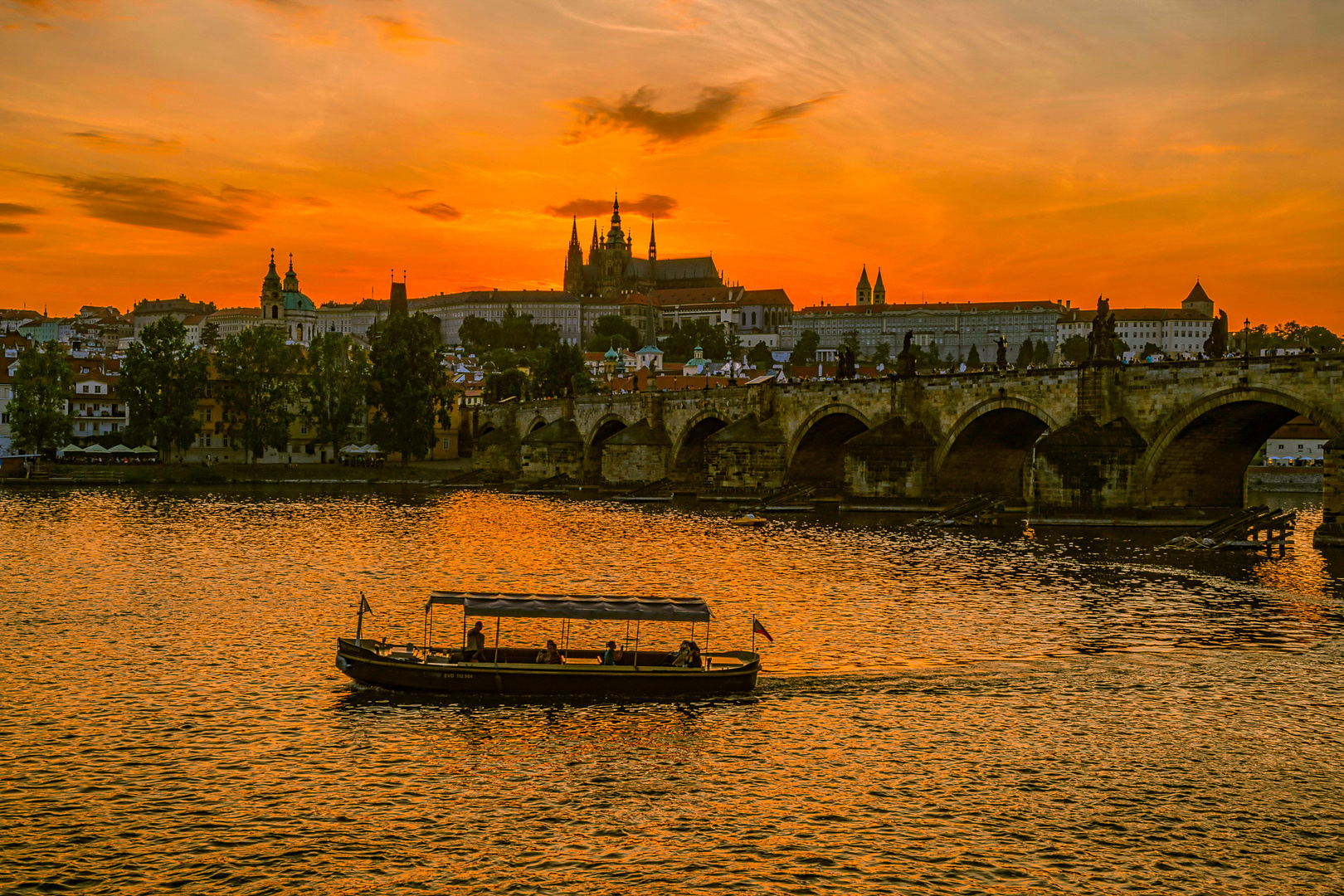 Goldene Stadt am Abend