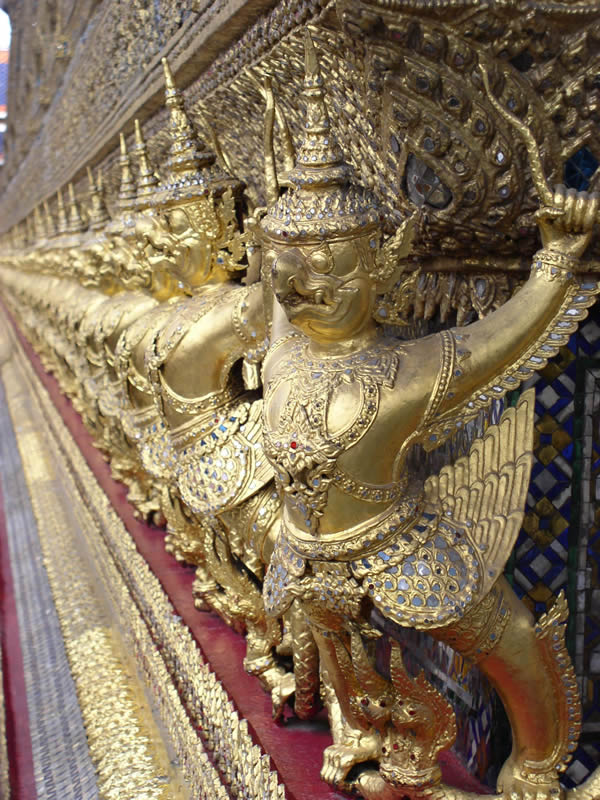 Goldene Statuen in Bangkok