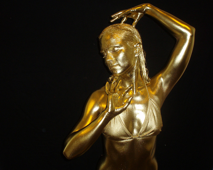 Goldene Statur