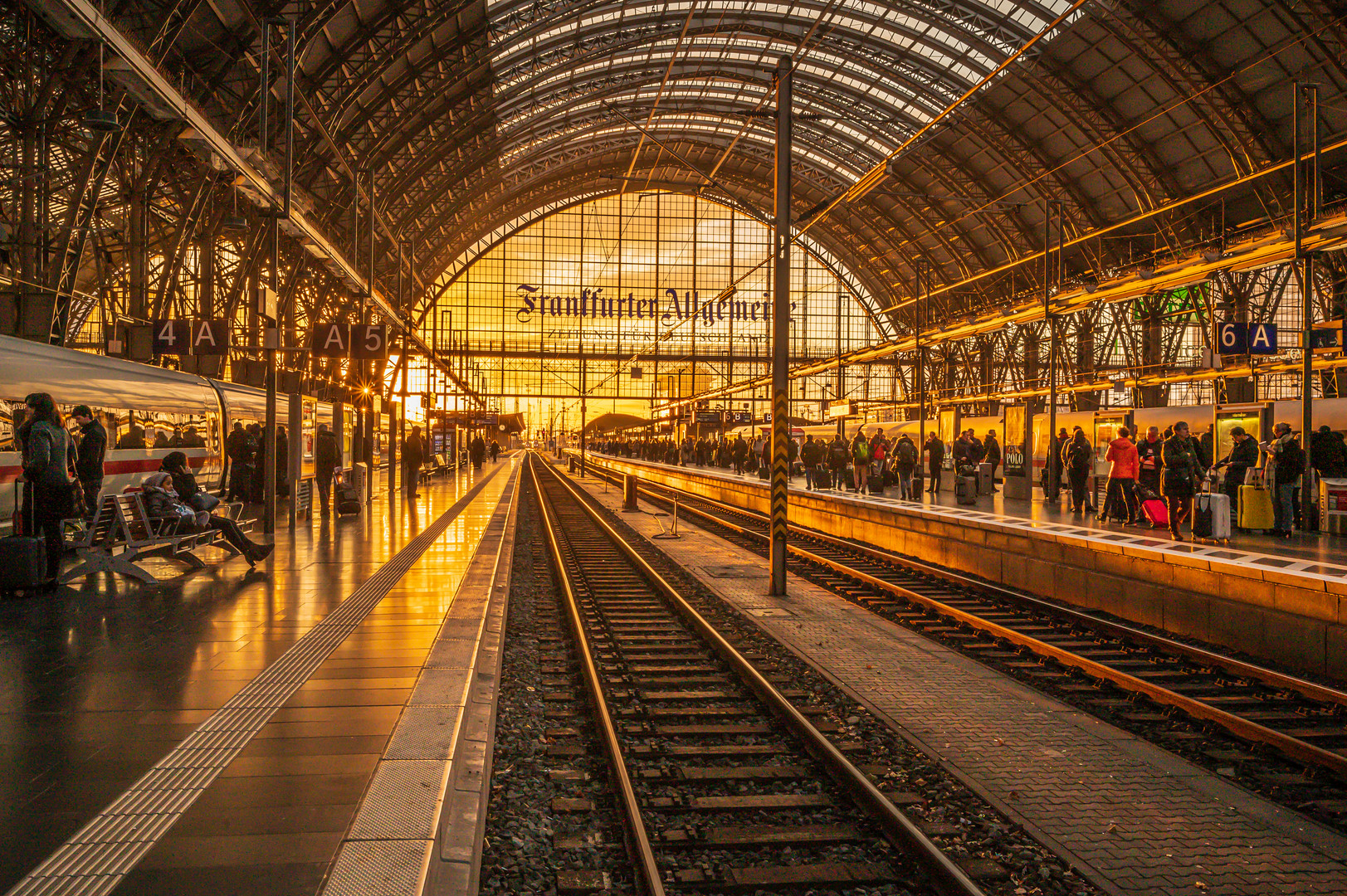 goldene Stunde am Bahnhof