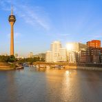 Goldene Stunde am Medienhafen