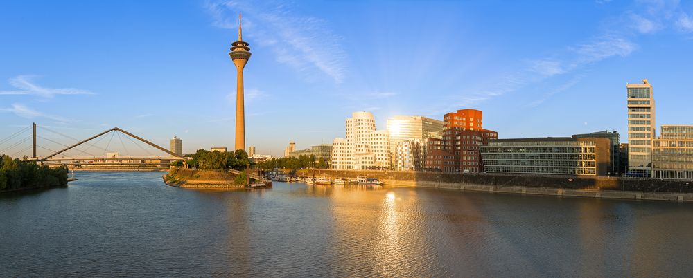 Goldene Stunde am Medienhafen