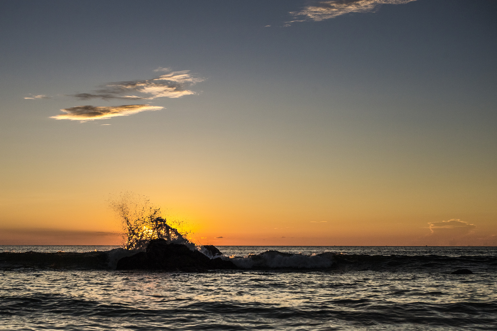 Goldene Stunde am Strand in Ngwe-Saung (Myanmar)