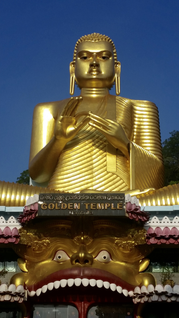 Goldener Buddha in Dambulla