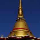 Goldener Chedi im Wat Bang Phli