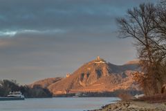 Goldener Drachenfels