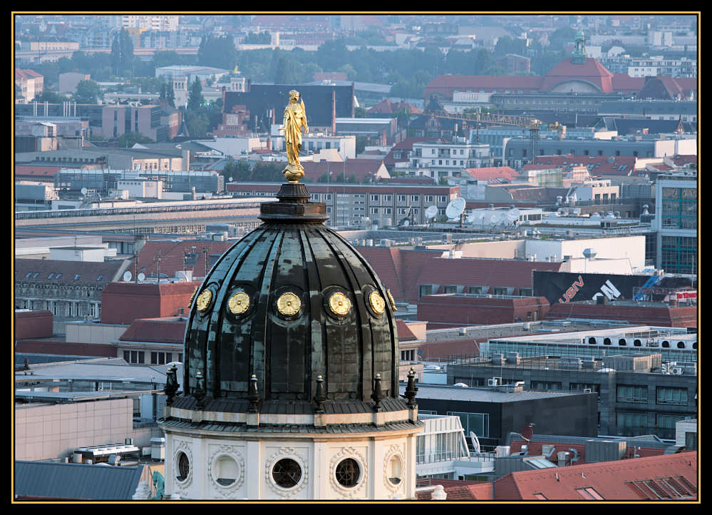 Goldener Engel über Berlin