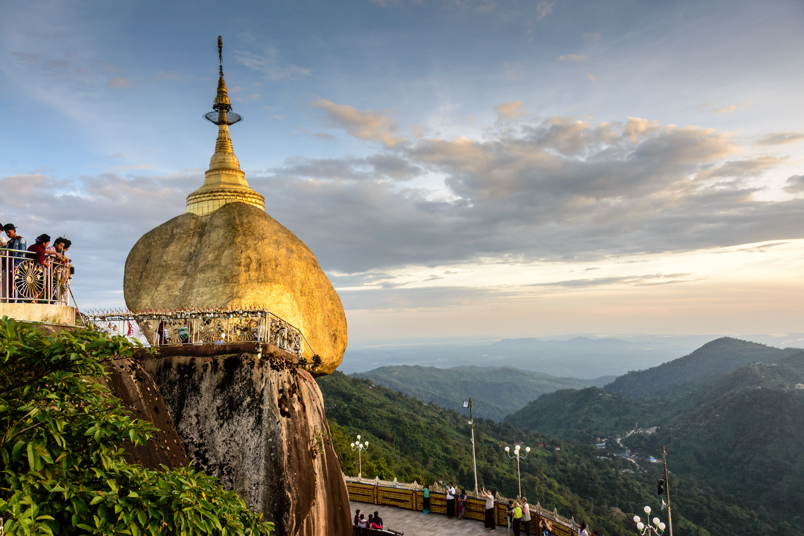 Goldener Fels im südlichen Myanmar