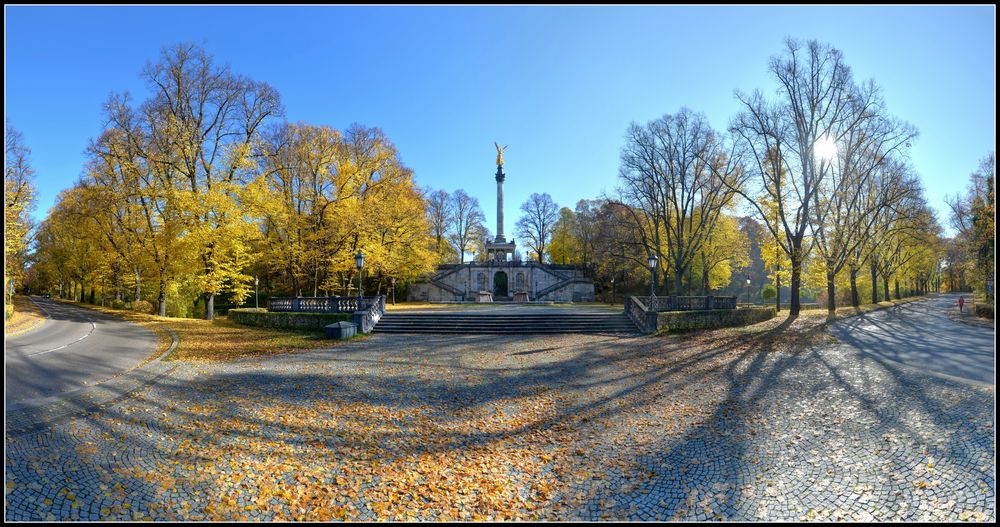 Goldener Herbst am Friedensengel