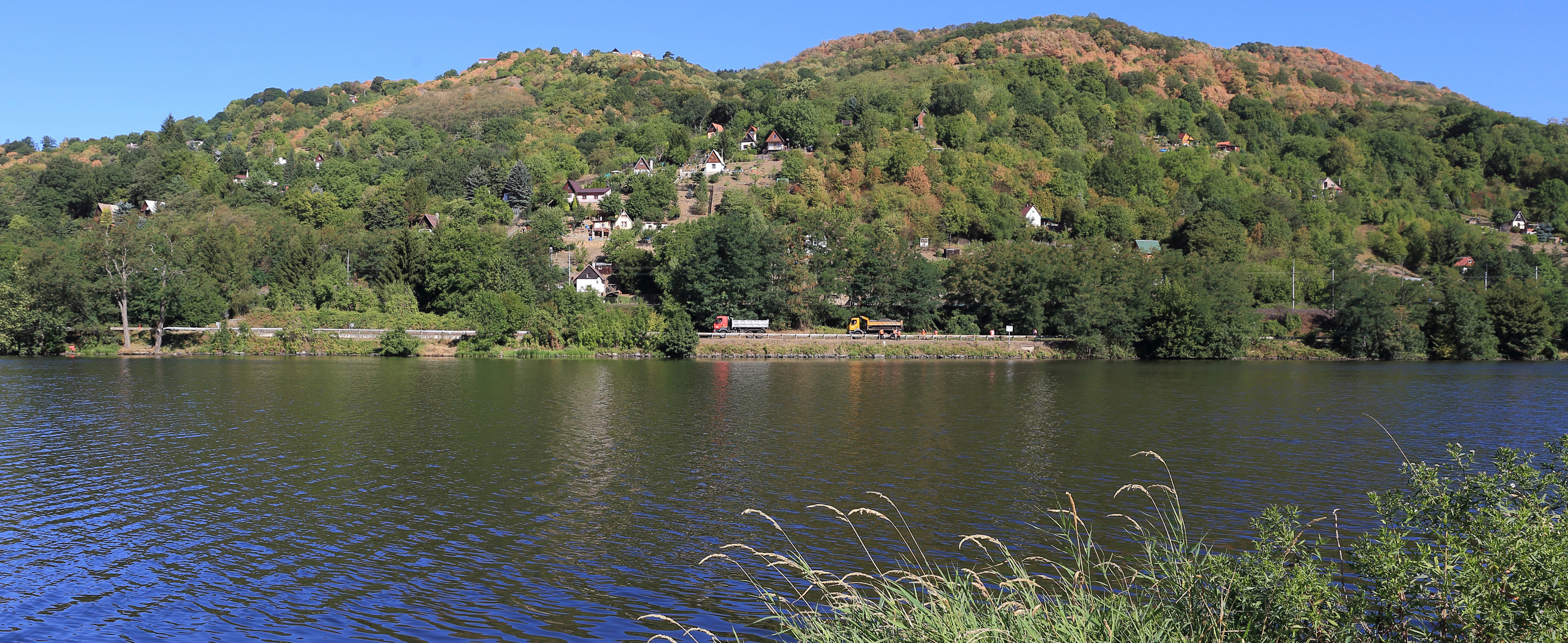 "Goldener Herbst" an der Elbe (Labe) und keine Hungersteine gestern Vormittag...