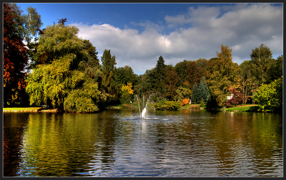 goldener herbst im elisabethpark in bad liebenstein