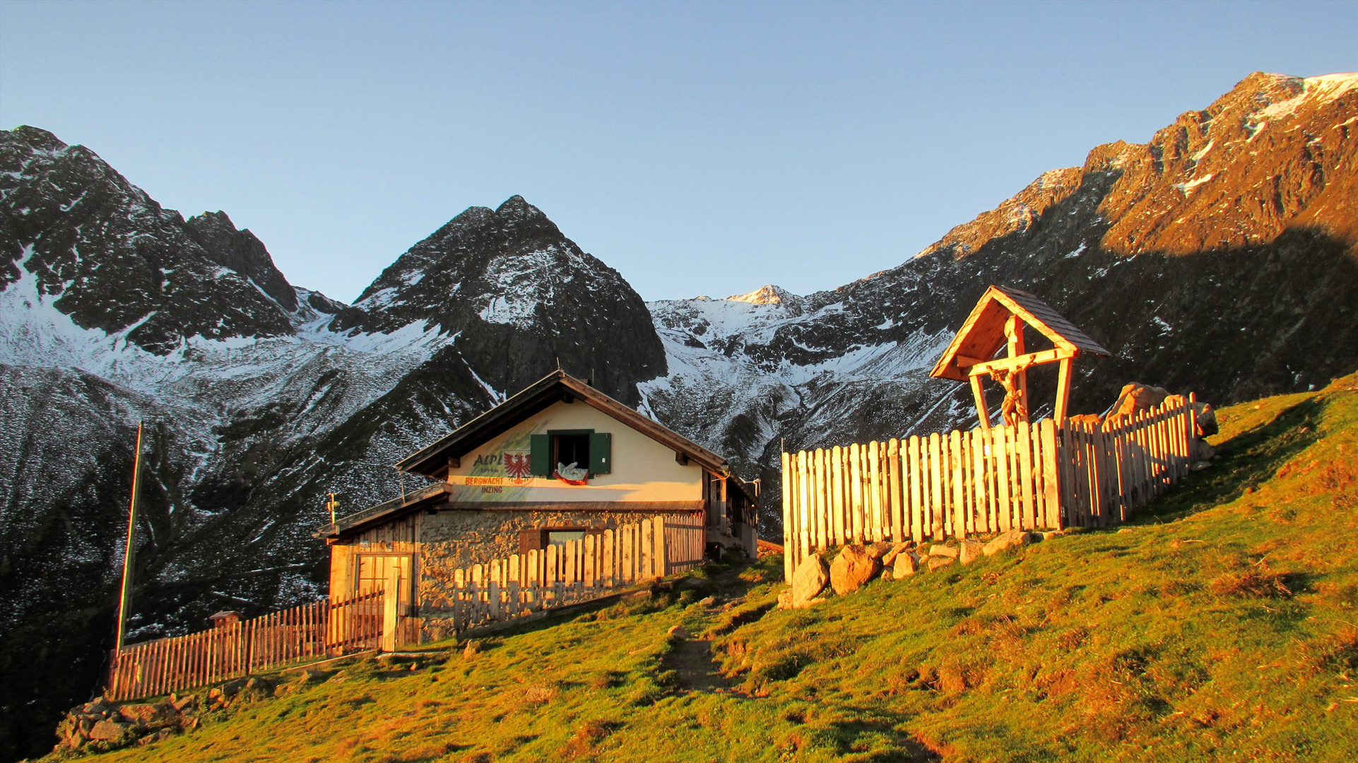 Goldener Herbst in den Bergen