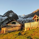 Goldener Herbst in den Bergen