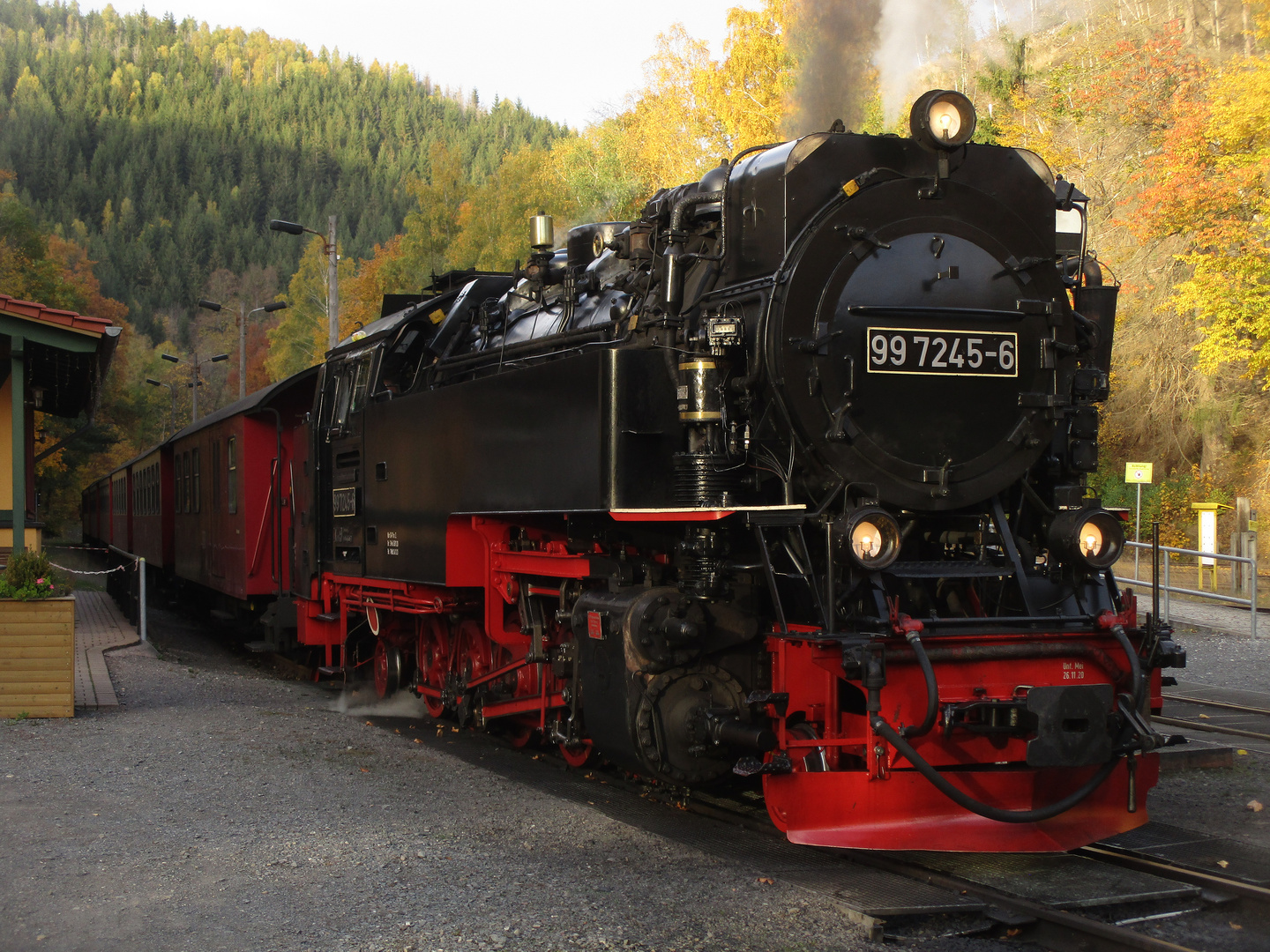 Goldener Herbst in Eisfelder Talmühle.