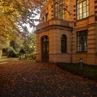 Goldener Herbst um das Parktheater