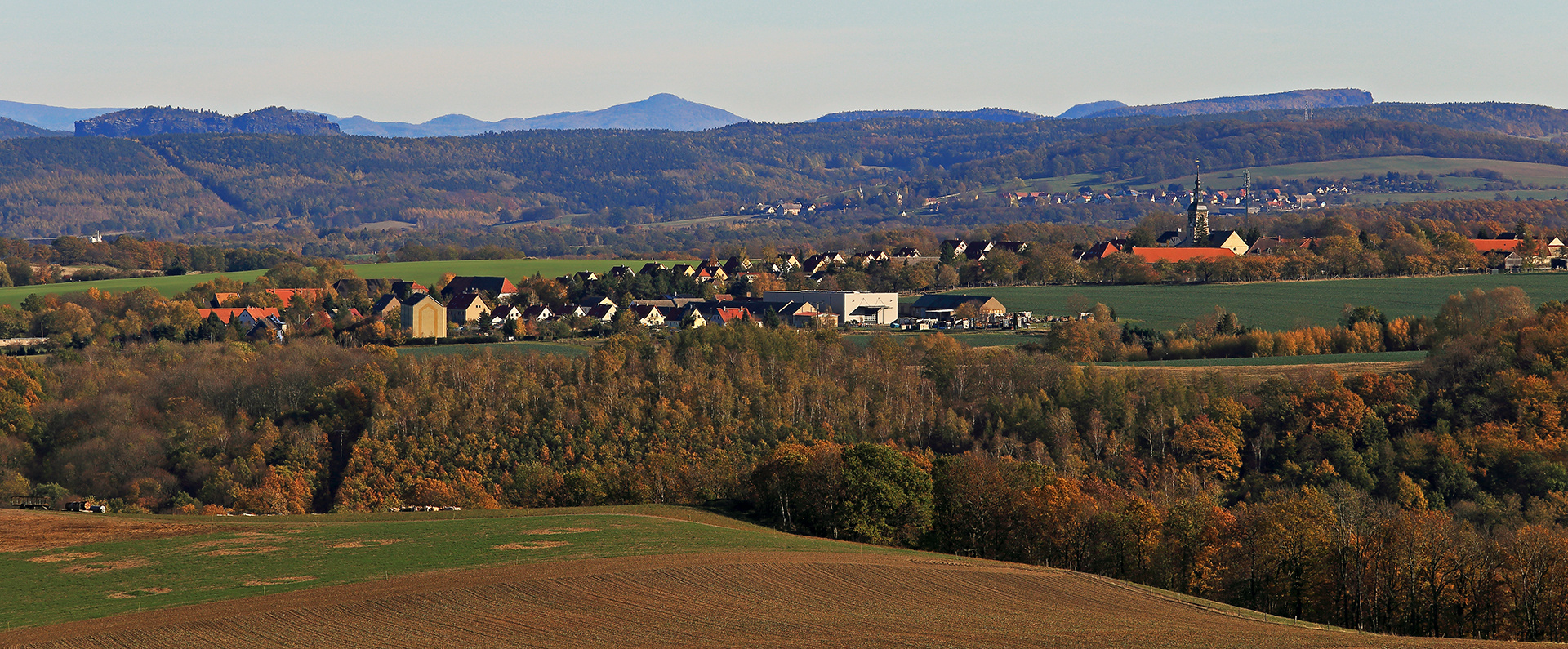 Goldener Herbst und erstklassige Sicht über 4 Bildebenen...