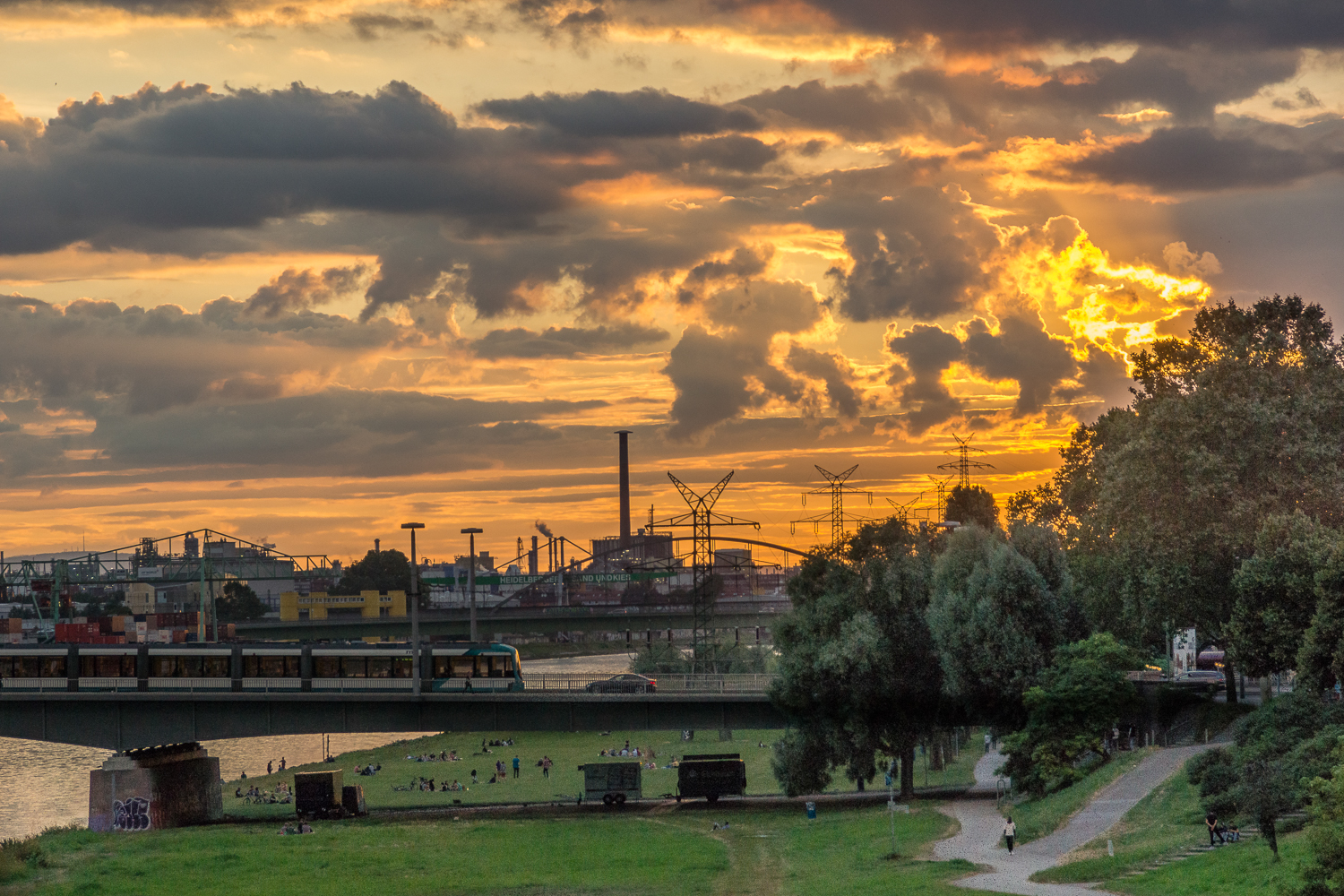 Goldener Himmel über Mannheim