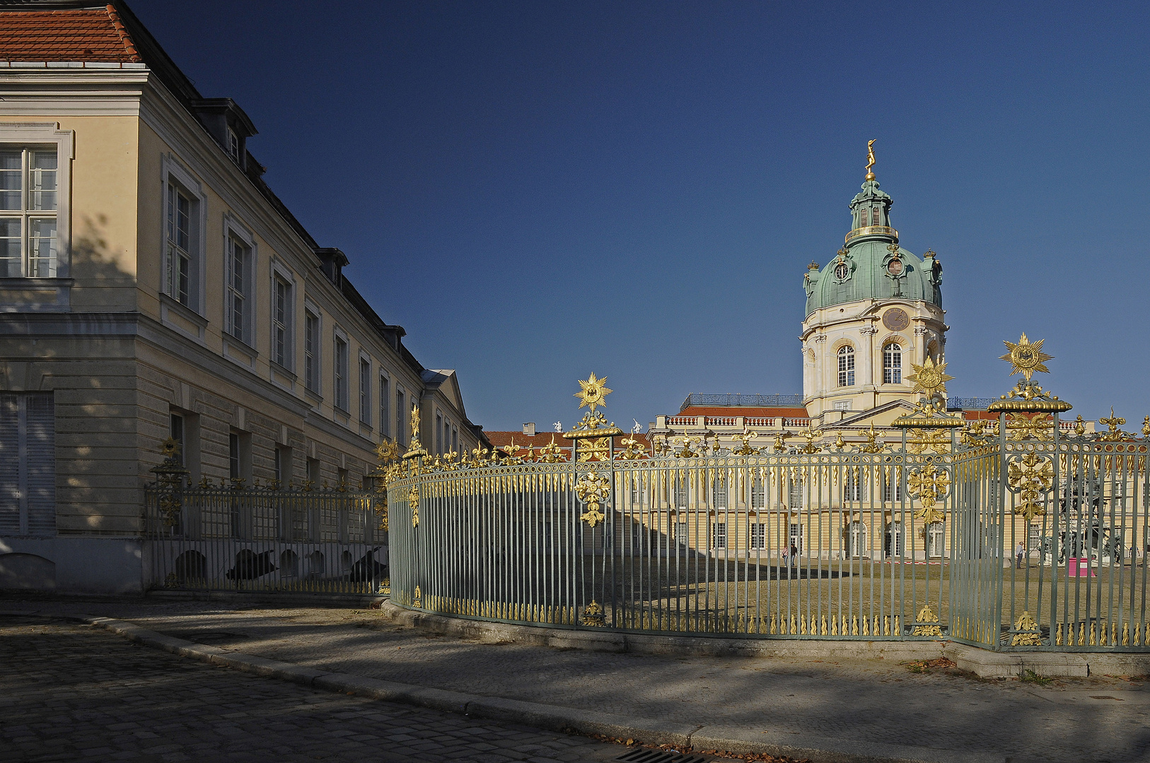 GOLDENER KÄFIG **