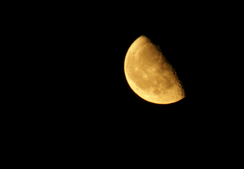 goldener Mond