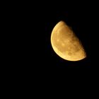 goldener Mond