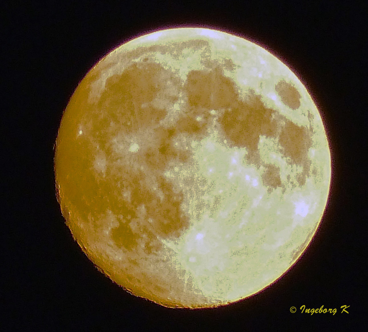 Goldener Mond am 15.9.2016 um 0,10 Uhr über meinem Garten Foto & Bild