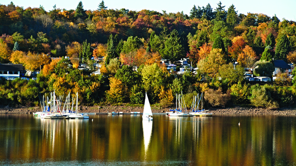 Goldener Oktober am Stausee Nidda