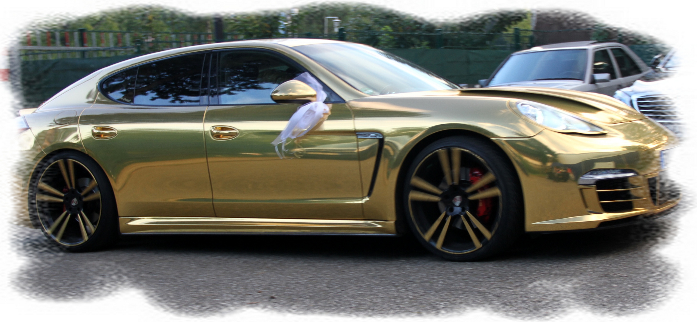 Goldener Porsche Panamera