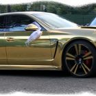 Goldener Porsche Panamera