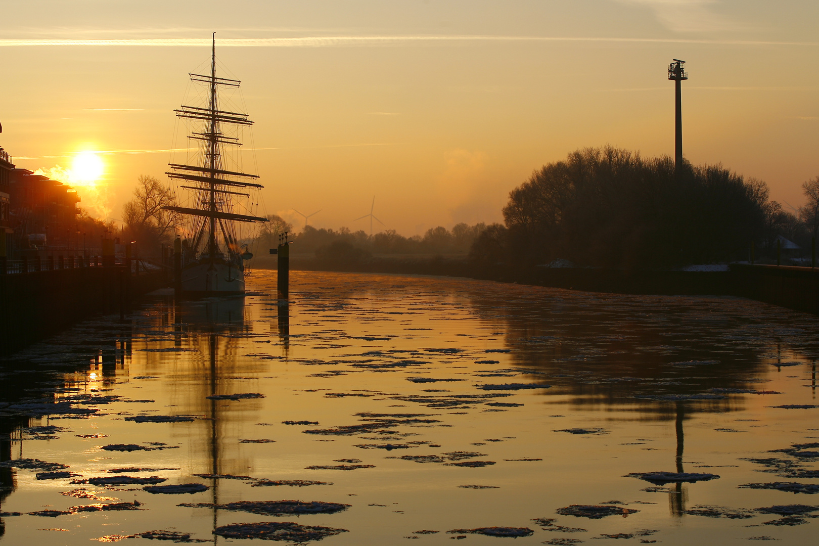 Goldener Sonnenaufgang