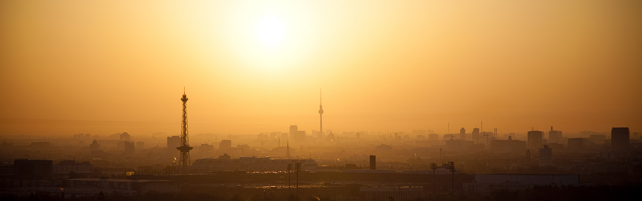 Goldener Sonnenaufgang über Berlin