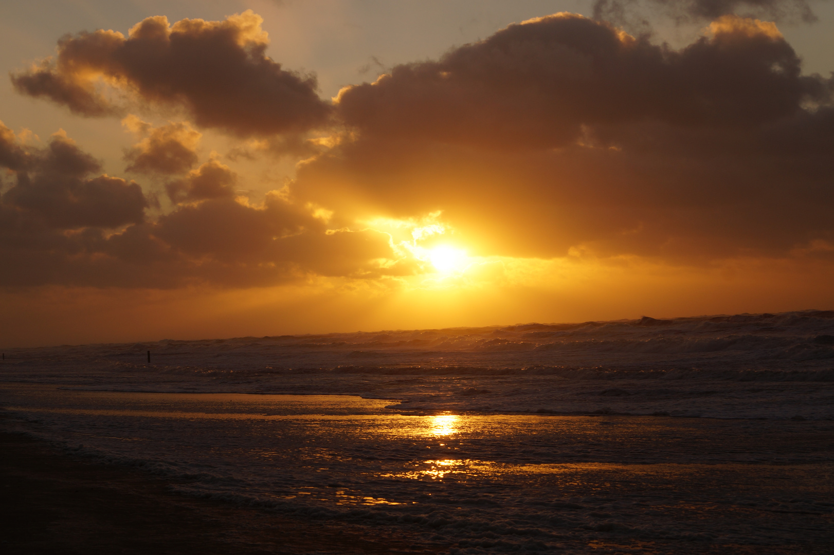 Goldener Sonnenuntergang auf Texel