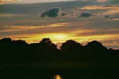 Goldener Sonnenuntergang über dem Werdersee